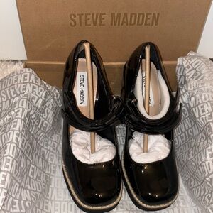 BRAND NEW STEVE MADDEN PATENT LEATHER HEELS